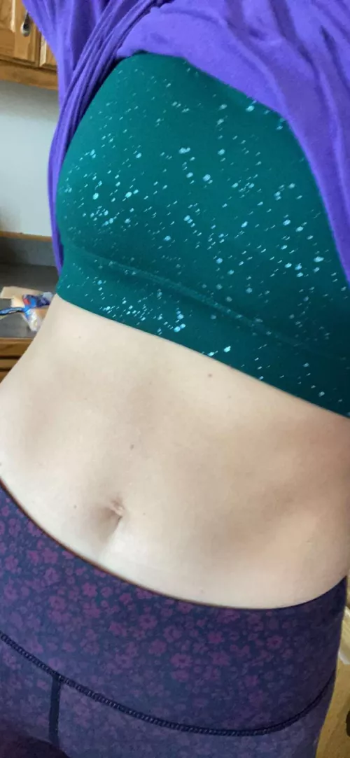 Post workout ab check. Now time to eat and make them disappear 🤣