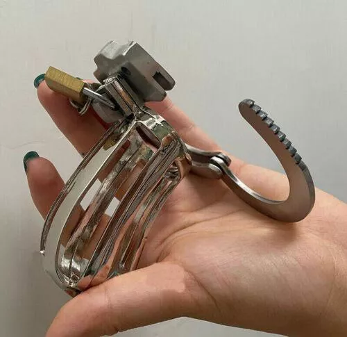 R⬆️ up if you are below 5 inches in cage. 😈 say YES