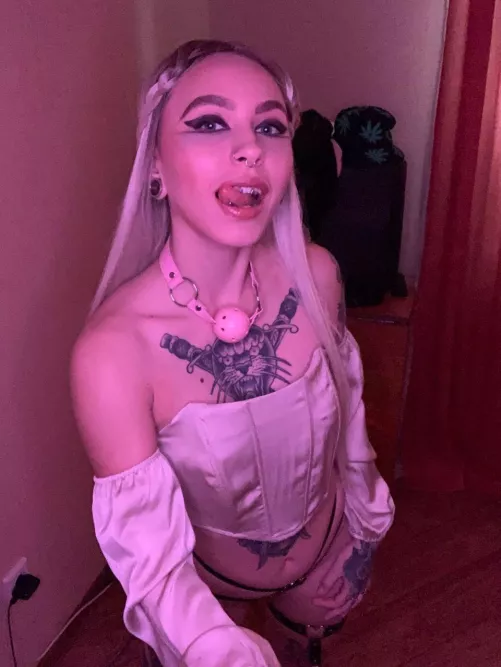 Shower time for pussy eat