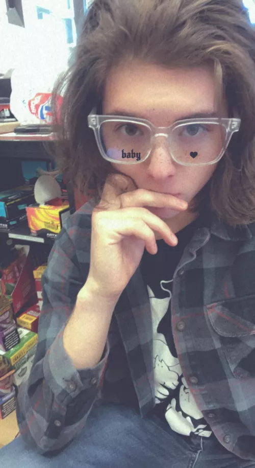 Someone kiss me and tell me I’m cute please