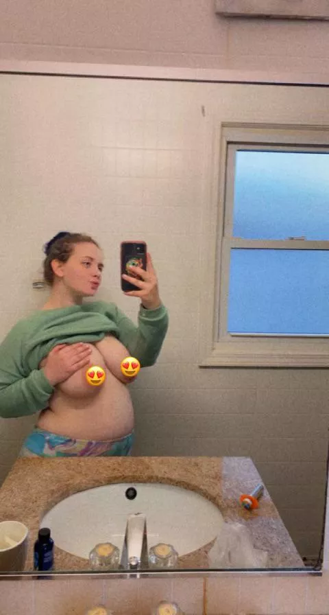 Thick pregnant slut😜