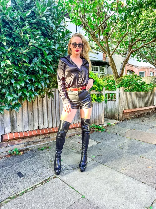 Thigh high leather platform boots… Milf you would tap ?