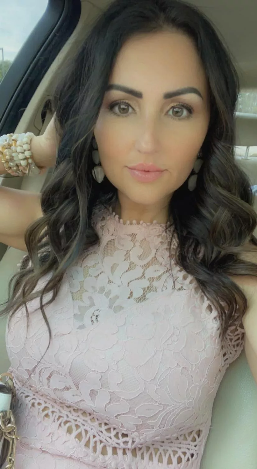 Tribute this pretty milf dm or kik jjjaaayyyd