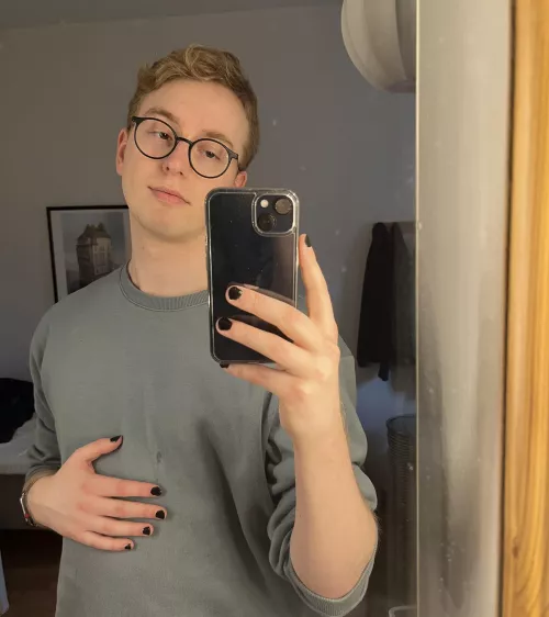 Tried some nail polish, kinda digging it