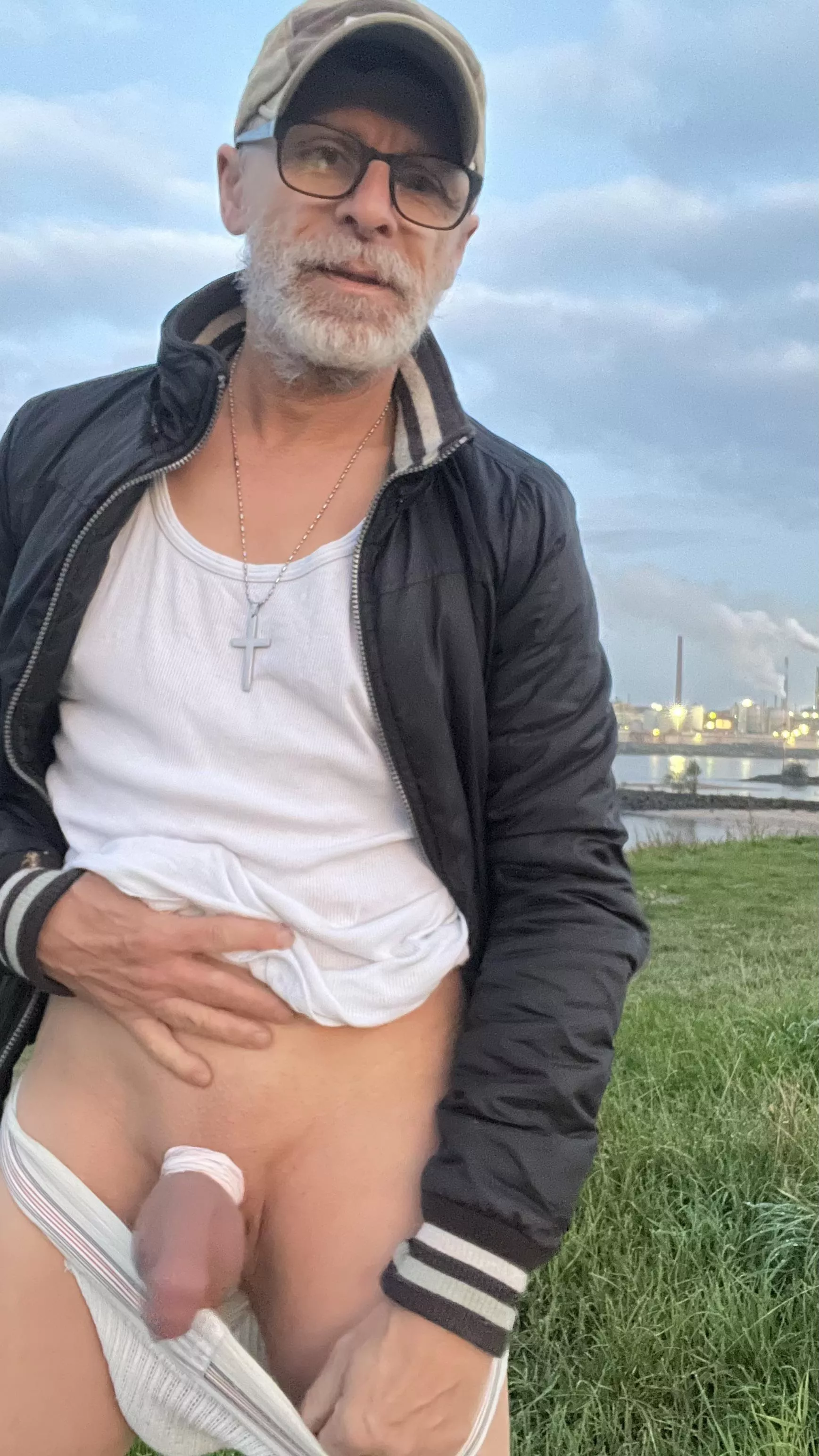 Ulrich nackt am Rheinufer