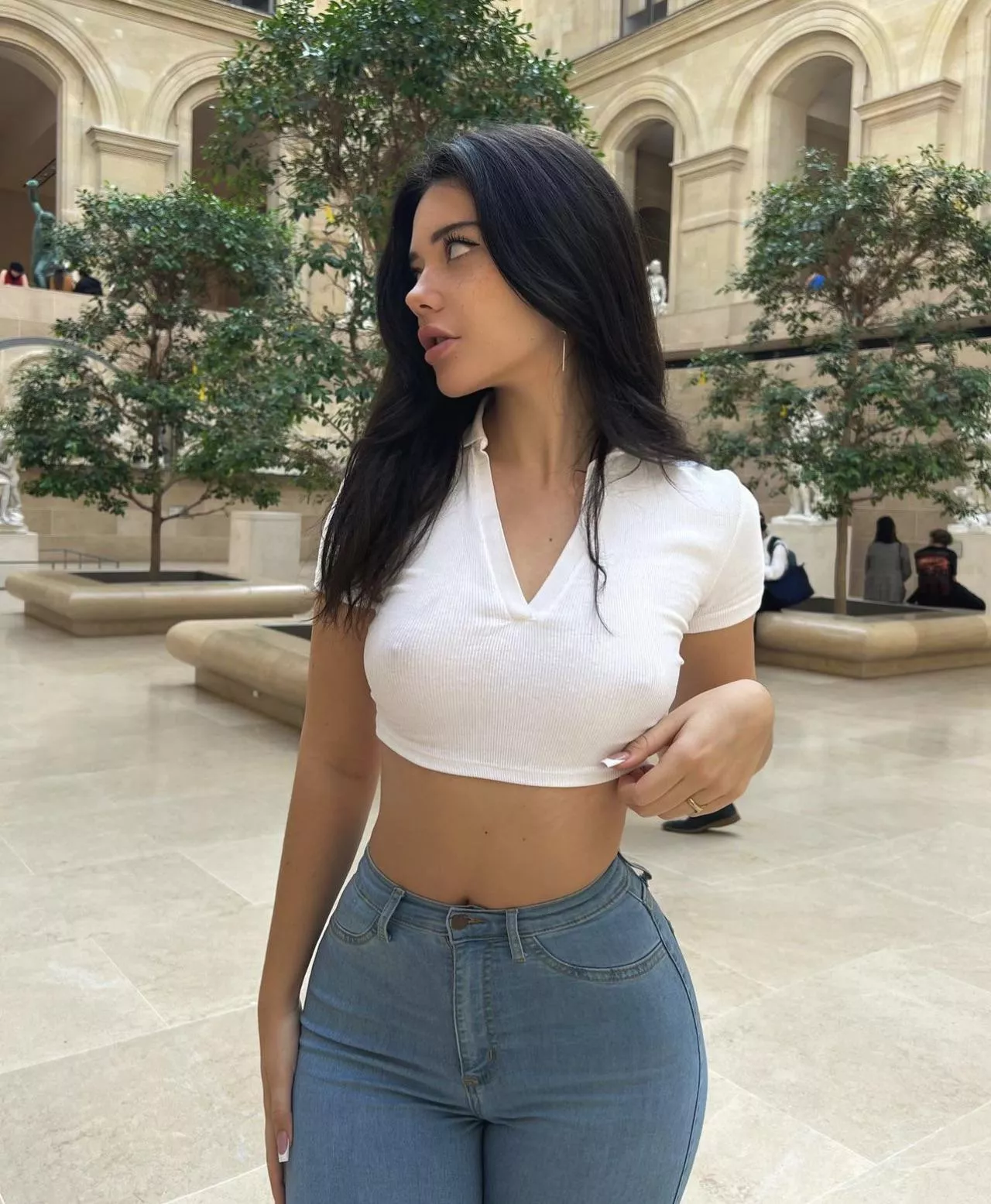 White croptop and jeans always looks good