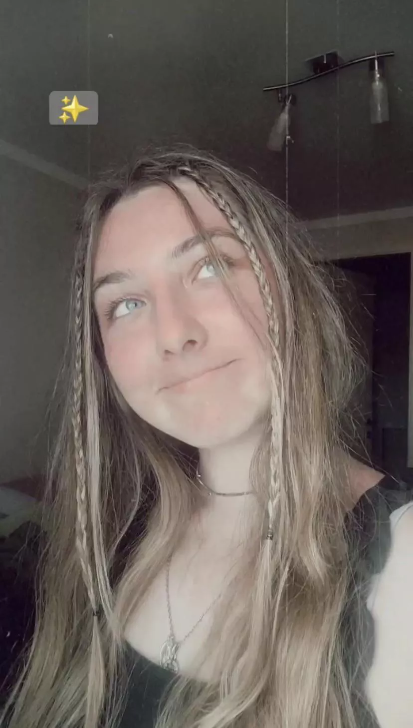 Who can do a jerktrib to my innocent friend, she is 18y and 5’0 (write me in kik: otwoao)