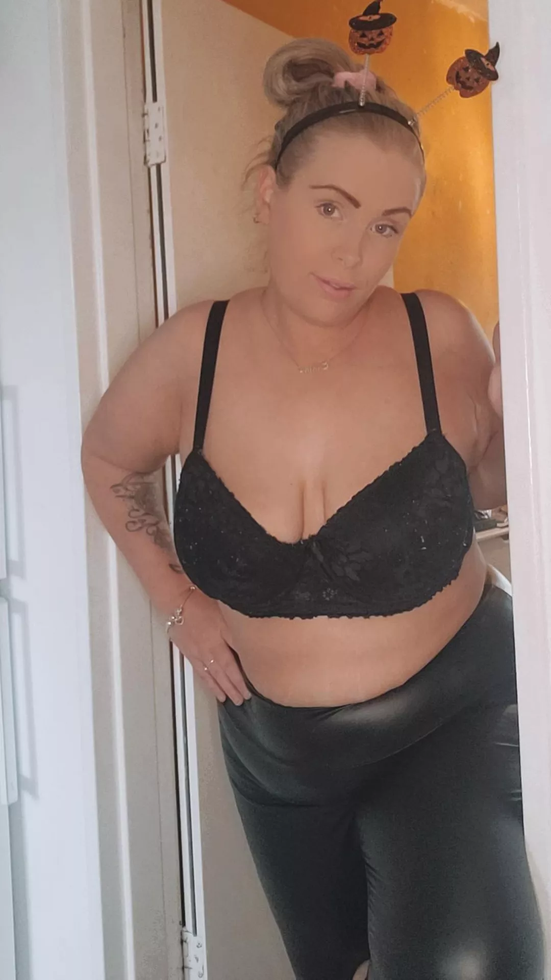 Who can handle these curves? 😉😈🤪