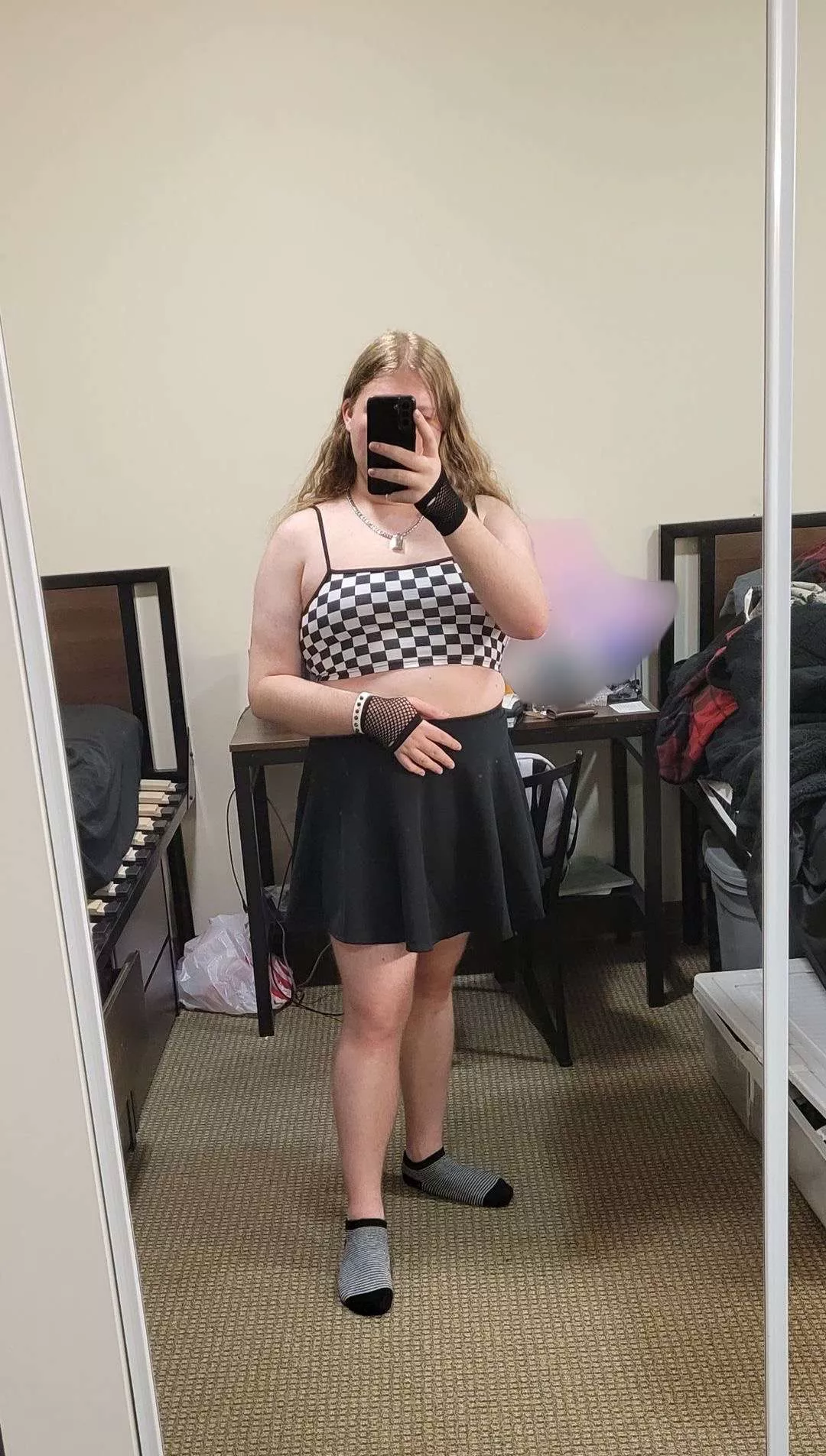 Who wants to cuddle and watch Halloween movies? 👻🖤