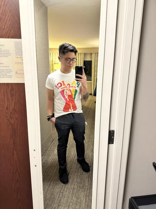 Wish I had cuter shoes, but the point of solo vacationing is less baggage, right?