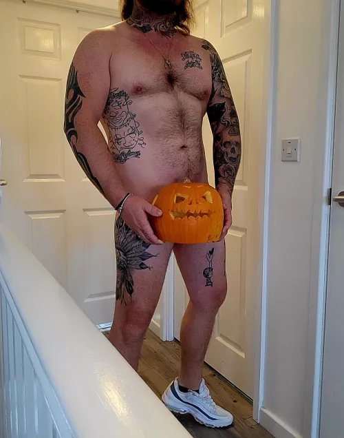 would you come to daddy's door for a treat ??