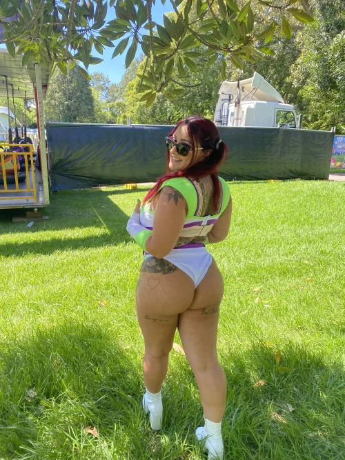 Would you of stared at my ass all day 🙈