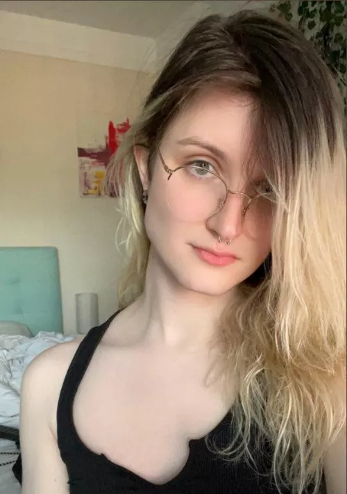 1upv = 3pics in your dm 1 comments=surprise❤️💕❤️💕