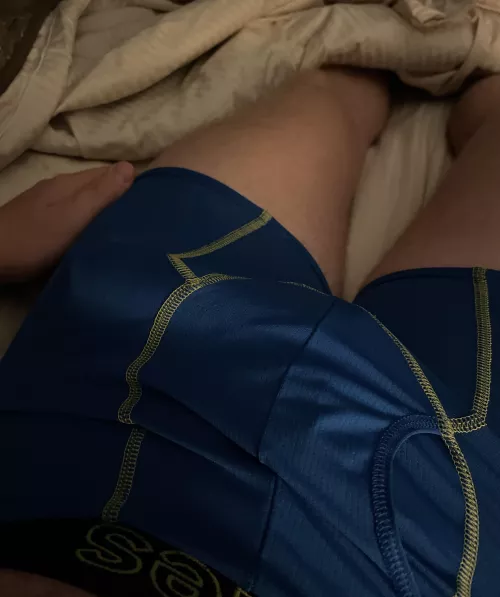 23, young n hung hmu with a bet