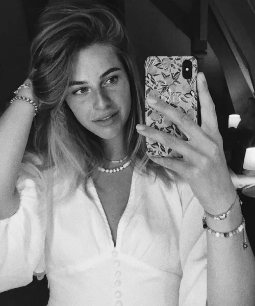 Are B&W pics allowed?