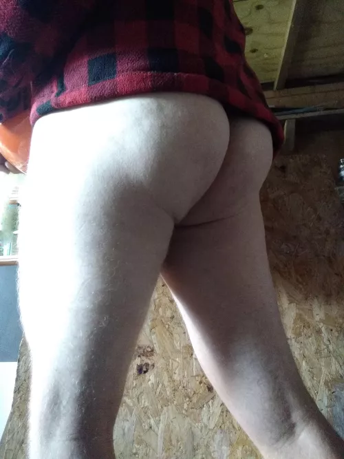 bare arse in the workshop