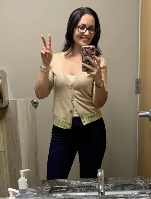 Bwc to stroke, fantasize and show off to my 43 year old milf wife on kik or TG