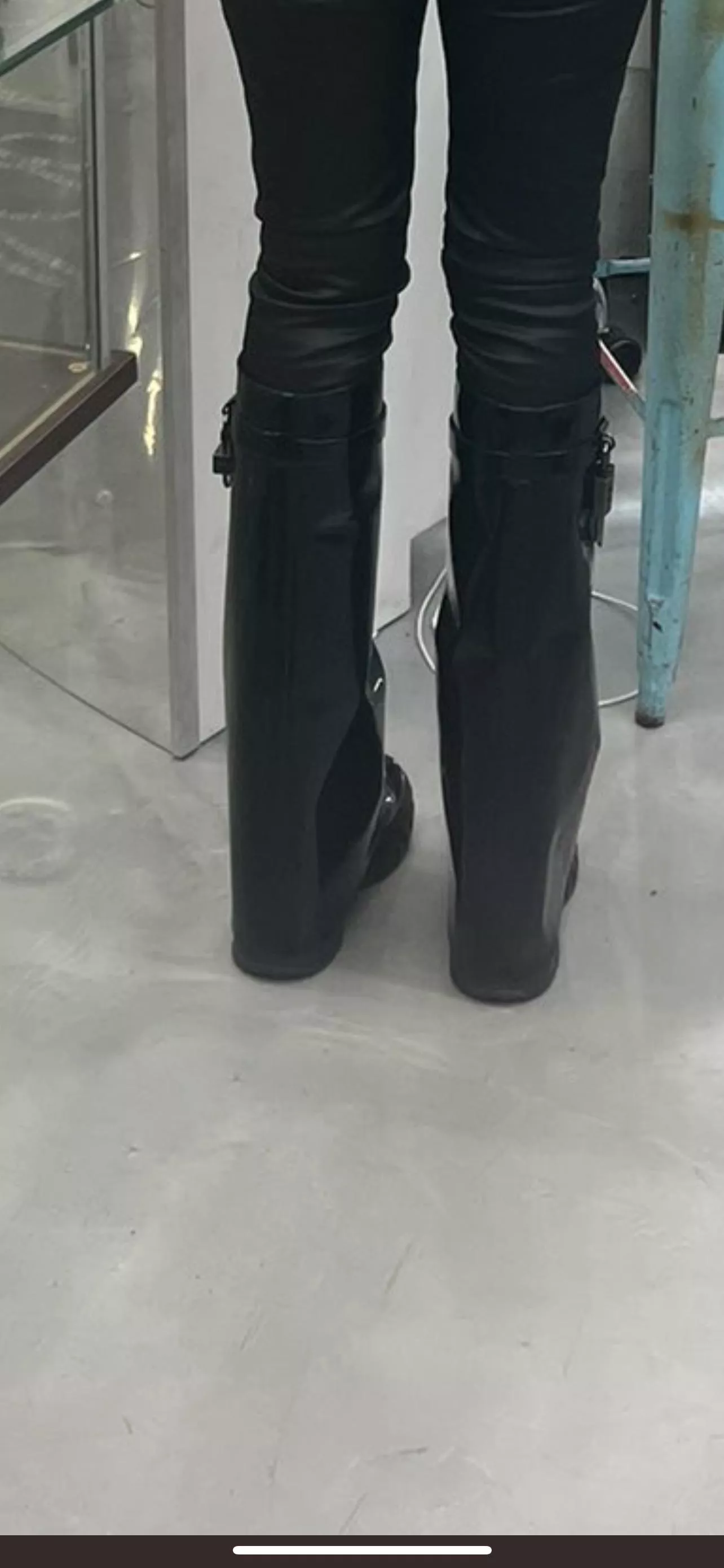 Can anyone ID these boots?