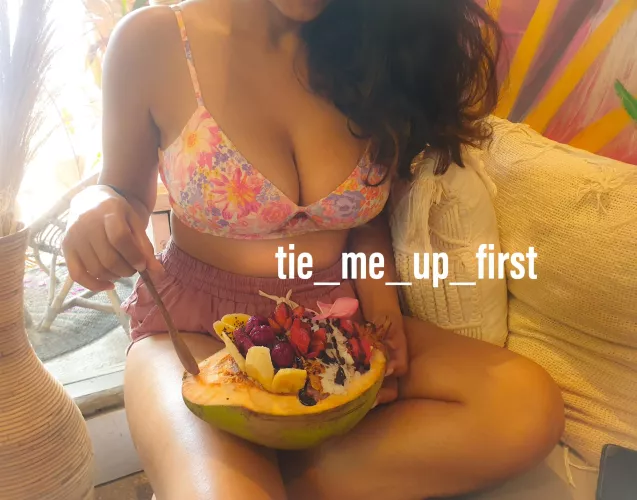 Can you guess the size of the smoothie bowl? [F]