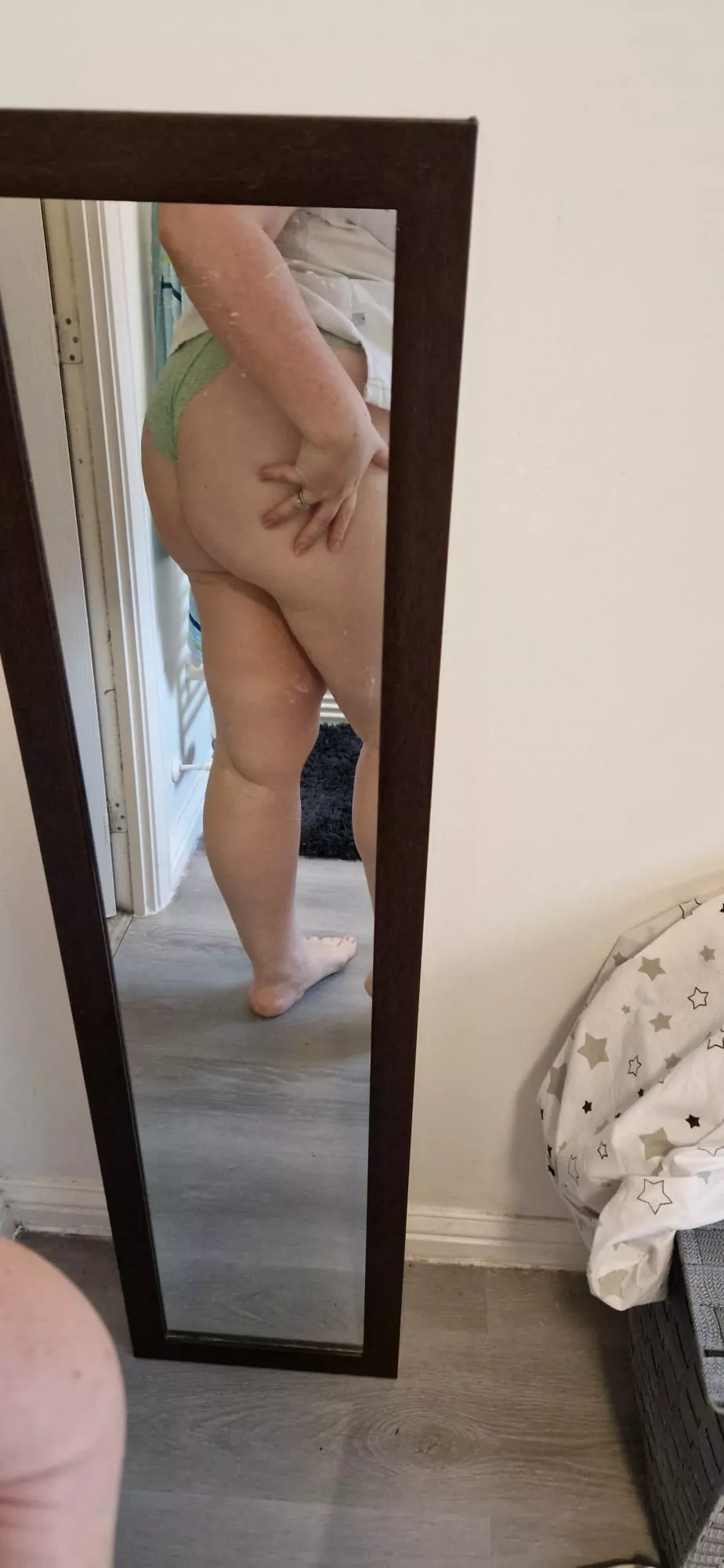 Cheeky flash in the bathroom