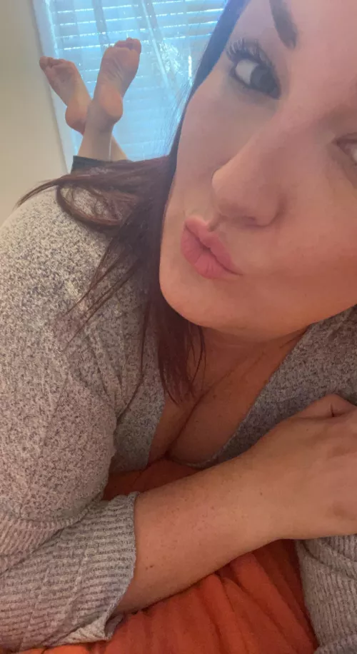 Come give me a little kiss on my soles. I promise (🤞) I won’t shove my whole foot in your mouth 😈😏