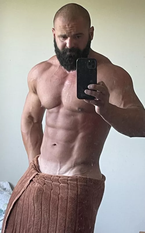 Craving a pair of tits to cum all over. Any volunteers 😈