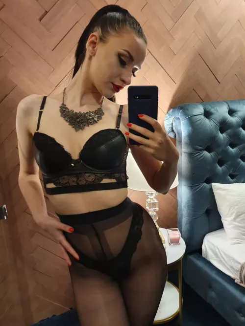 Do you like my legs in pantyhose ?