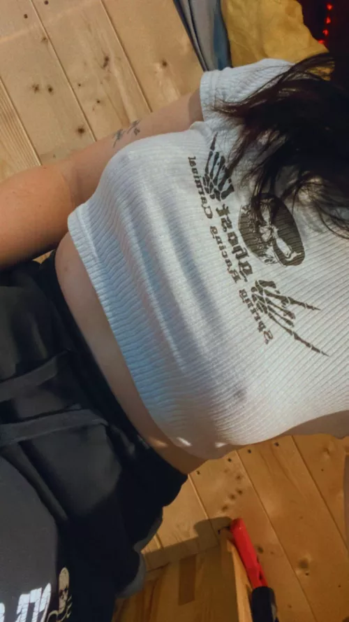 Do you like my outfit? 🖤