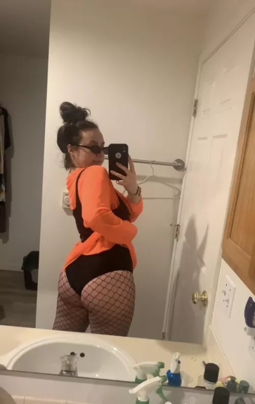 [f27] happy Halloween, do you like fishnets?