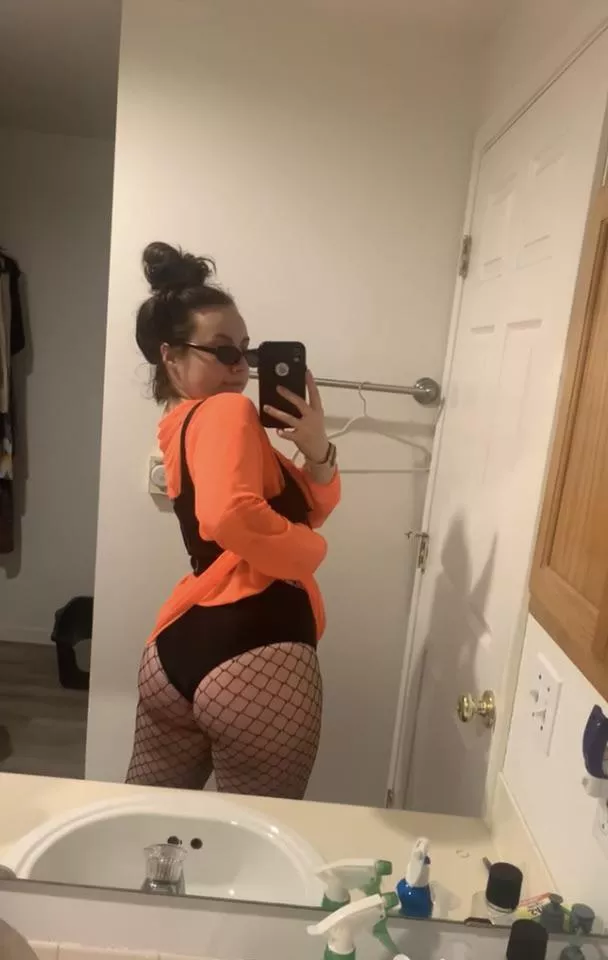 [f27] happy Halloween, do you like fishnets?