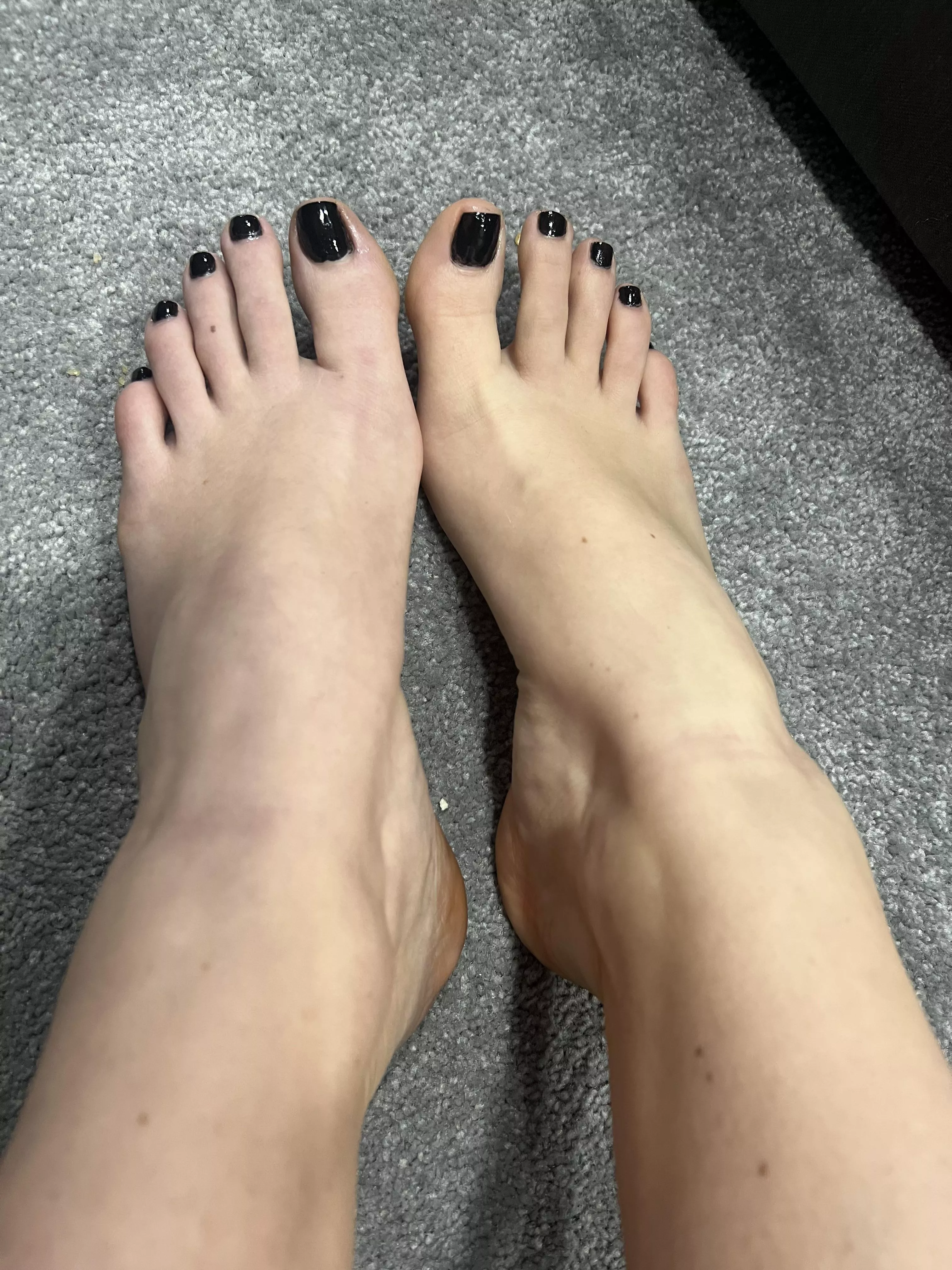 First time and maybe the last (unless you love it) black toes! 🖤