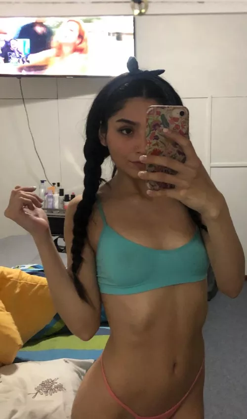 give arrow up and u might see me without clothes 😏