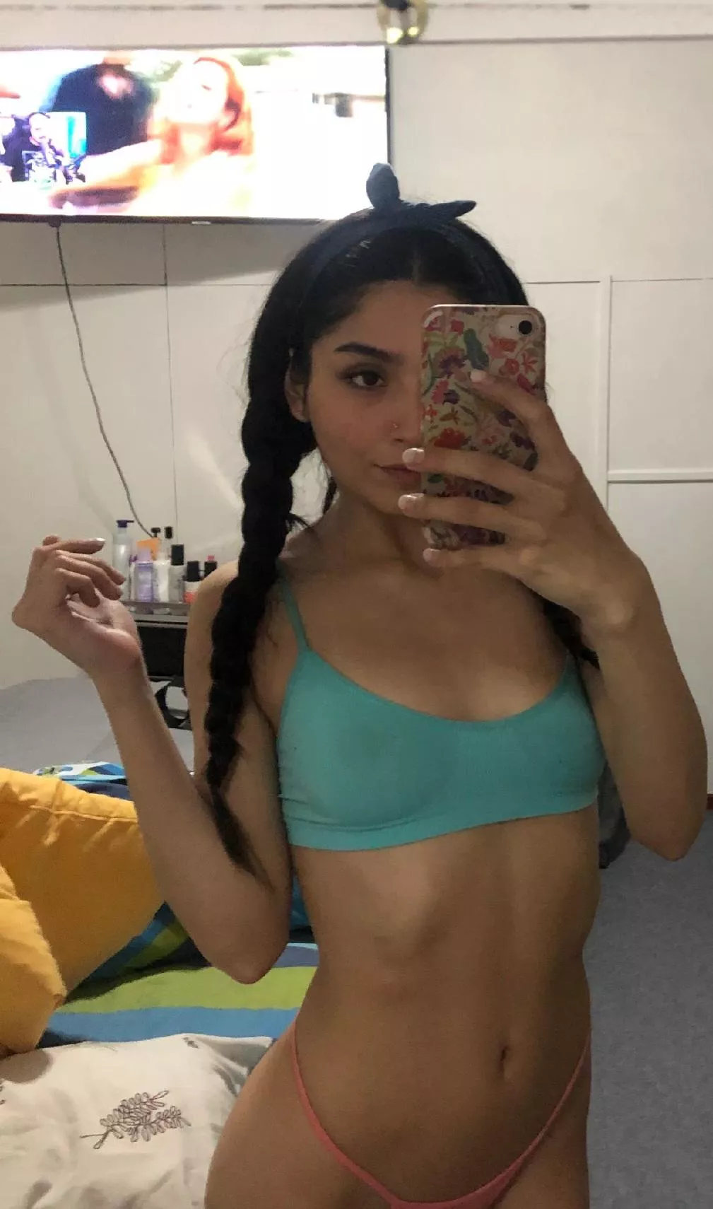 give arrow up and u might see me without clothes 😏