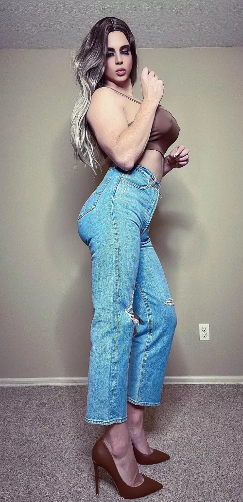 Going as a wannabe Insta model bimbo slut for Halloween. Did I pull it off!?