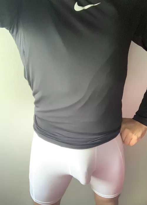Going out in Lycra, noticeable outline