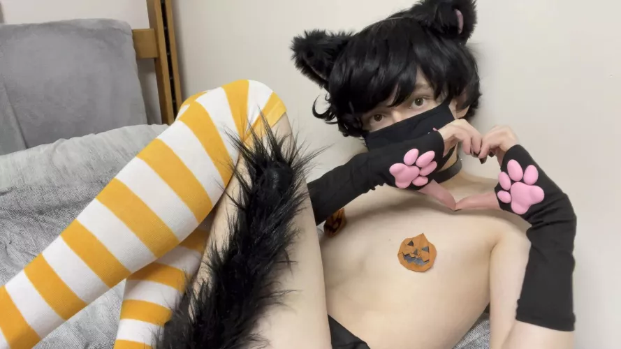 happy halloween from your neighborhood catboy 🖤🧡