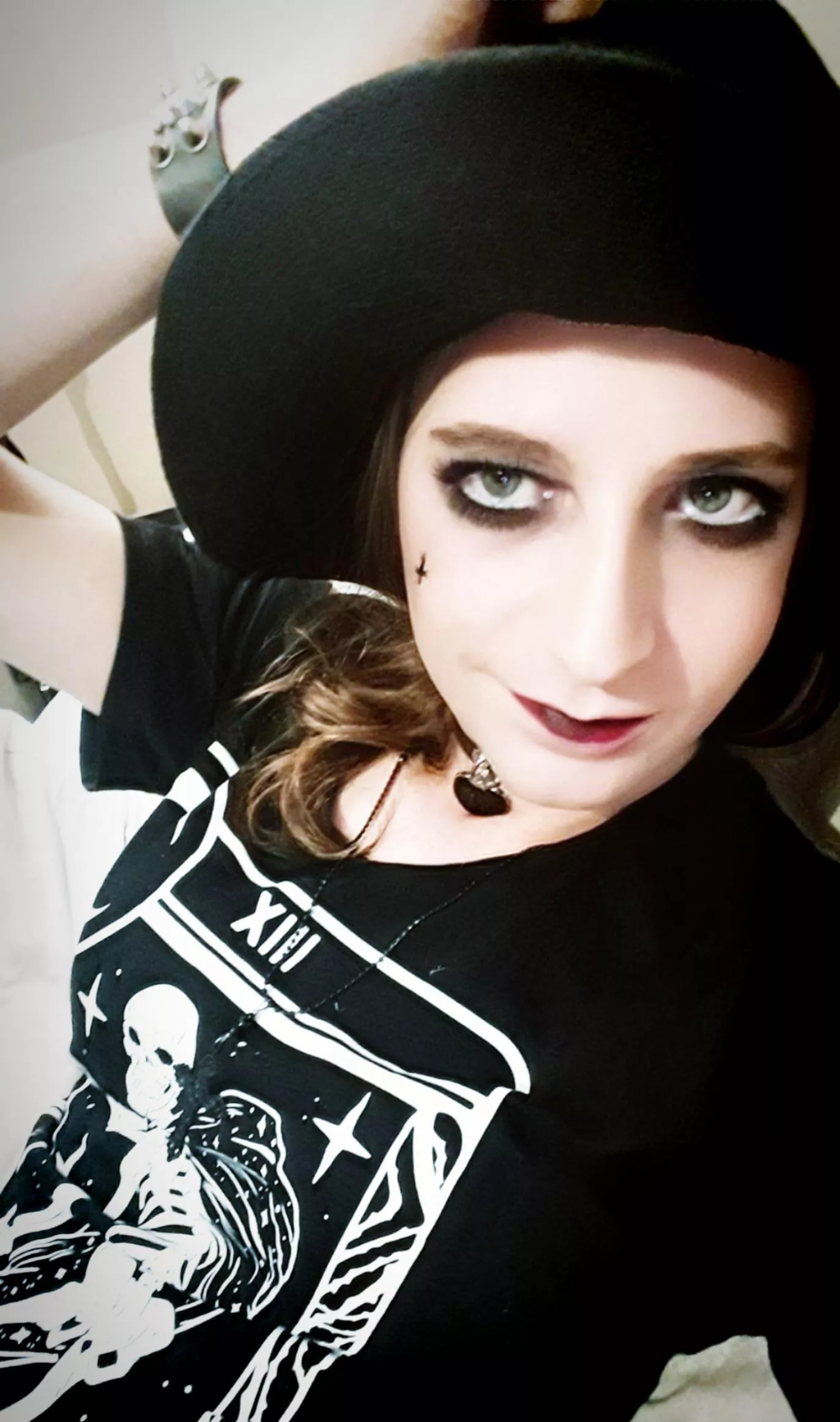 Happy Halloween my little bunnies! Who wants to send me some love on this most excellent of days?