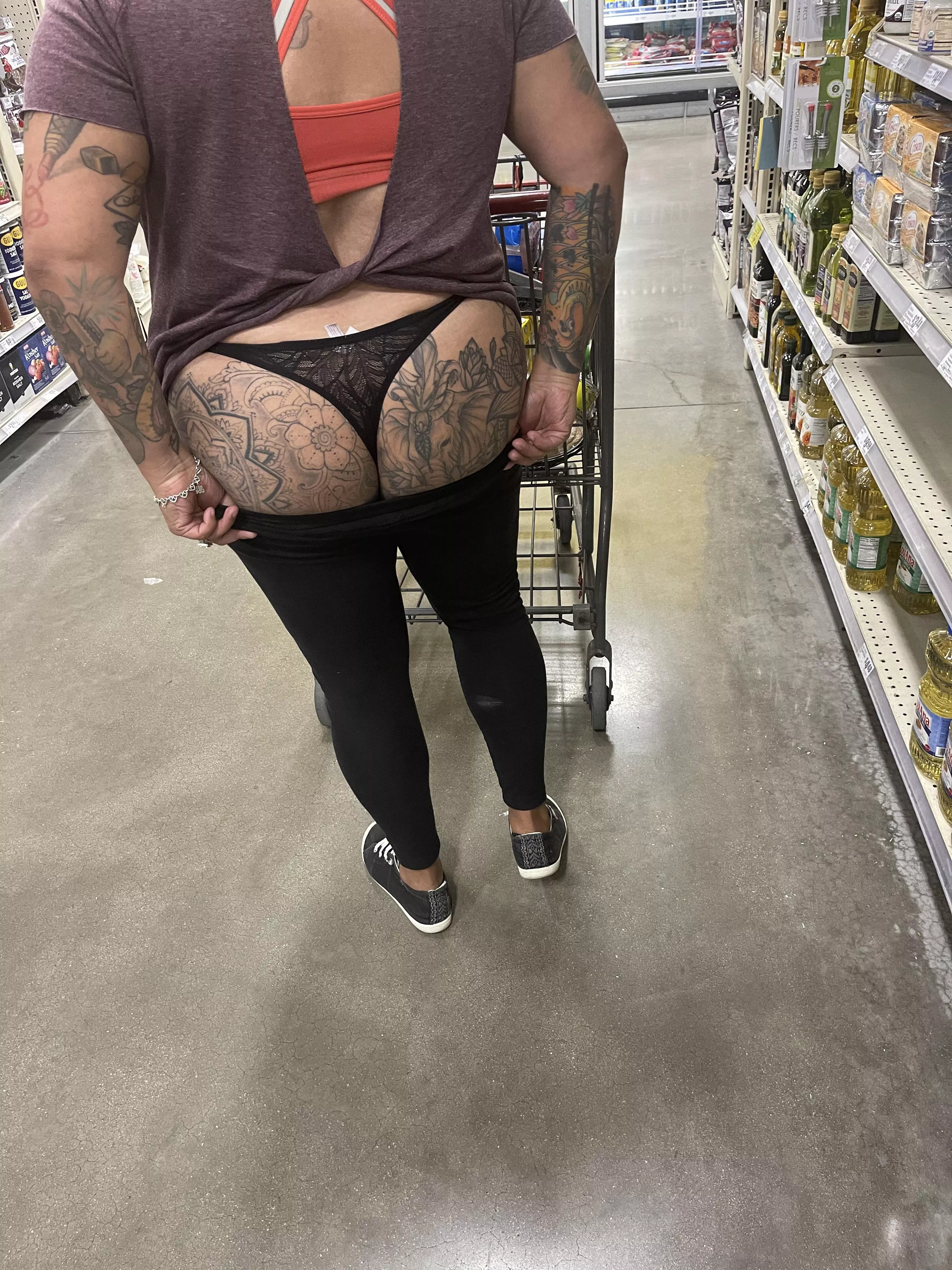 Happy Halloween, showing off my bumpkin in H‑E‑B 💋😉🍑🤤❤️🎃