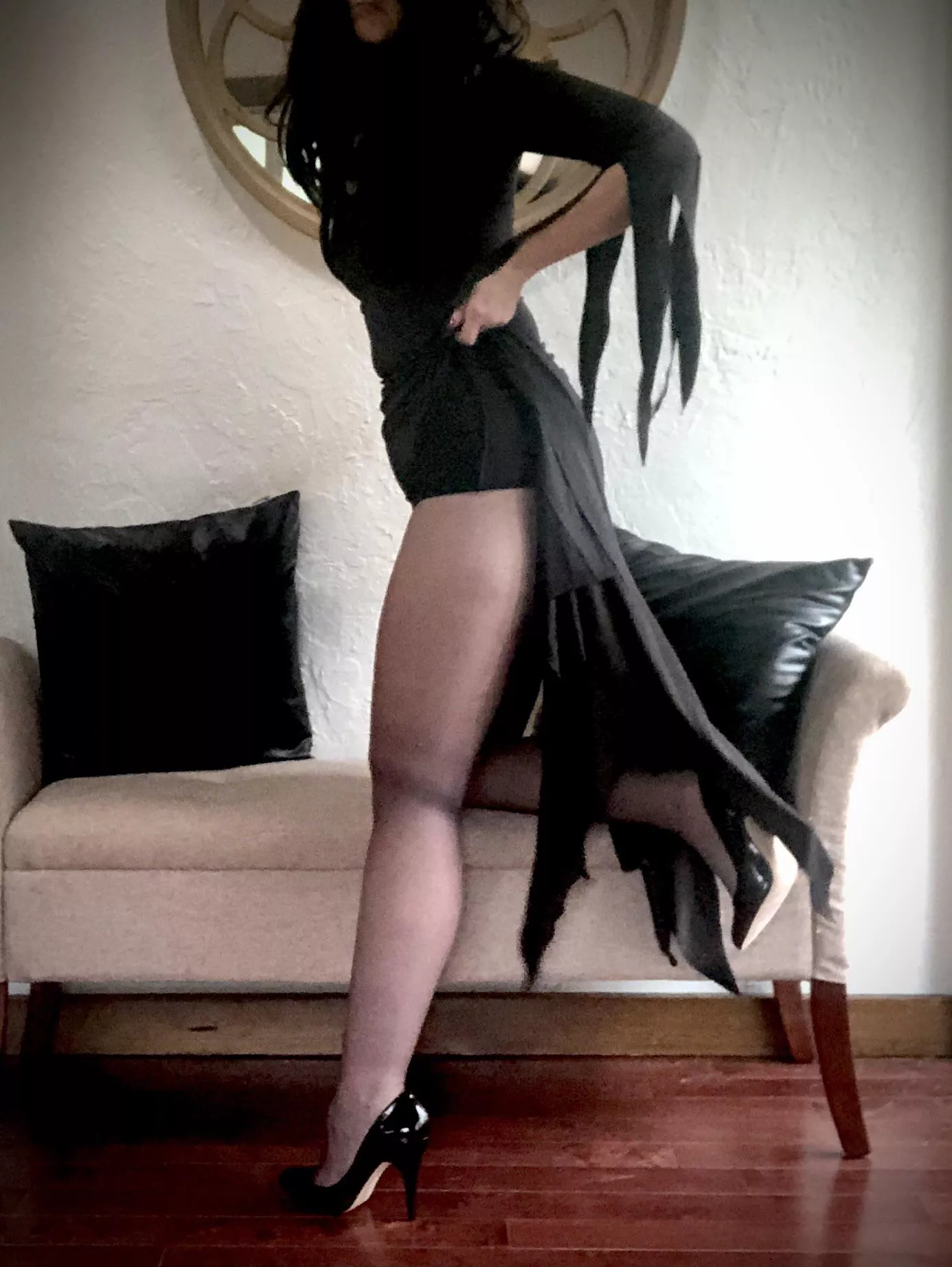 Happy Halloween👻☠️🎃 Wouldn’t be fun without Elvira😈