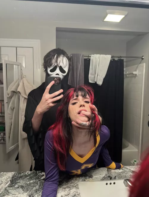 he didnt wanna trick or treat 😅