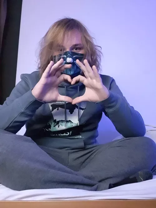 Hello ^-^ i'm new here :3 please be nice >~<