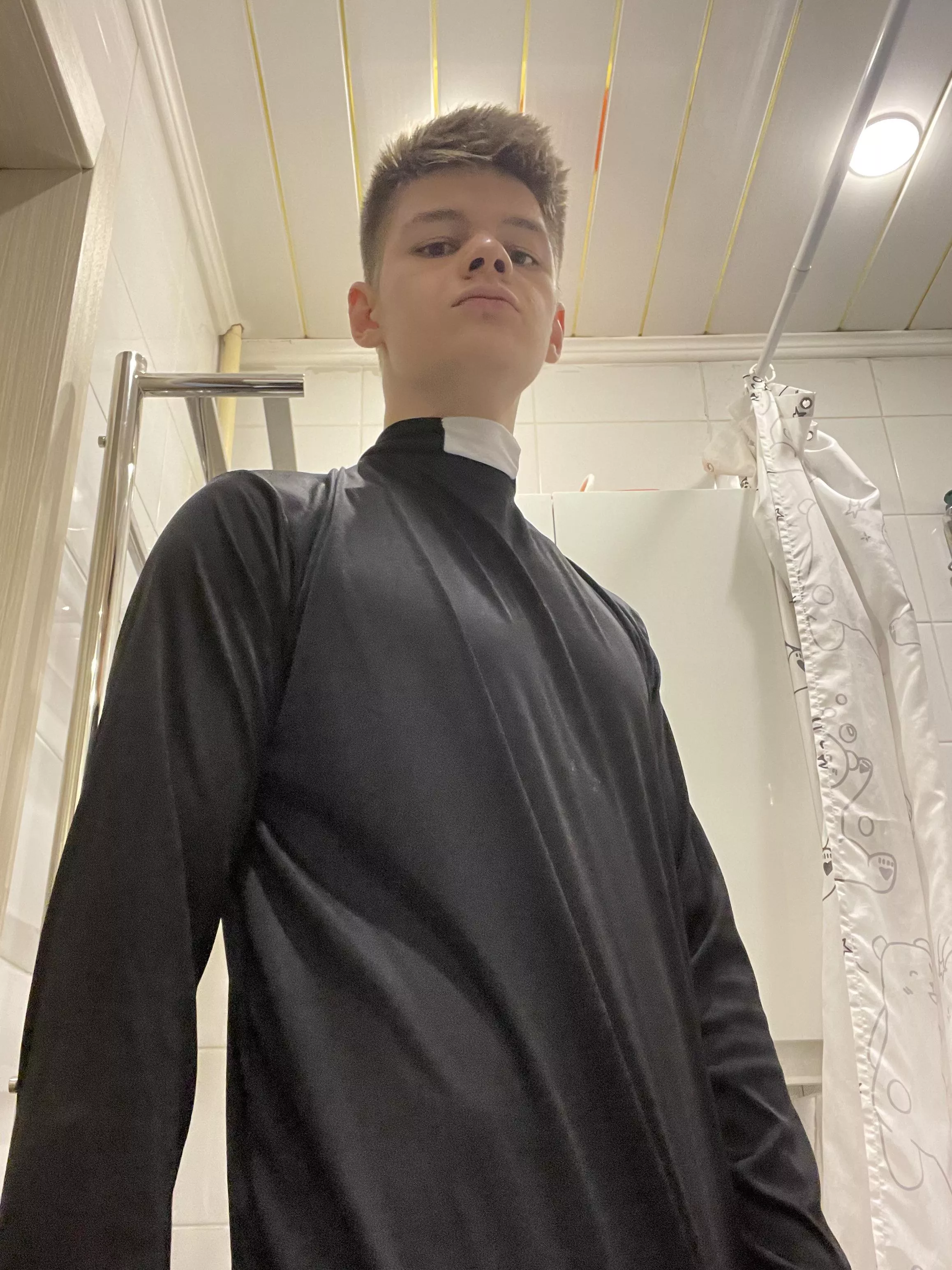 Hey, guys! How do I look in the costume? 😇