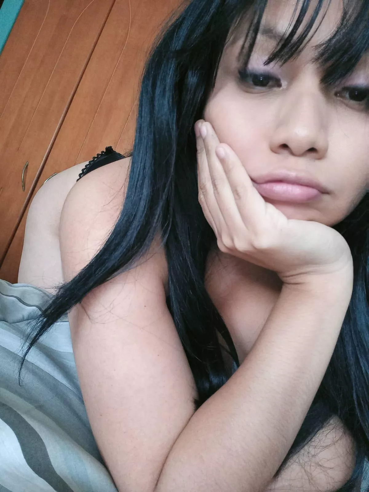 I am bored 🥺 would love someone behind me right now