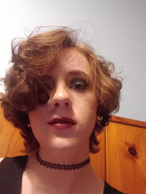 I look like a cheap hooker.. 😅