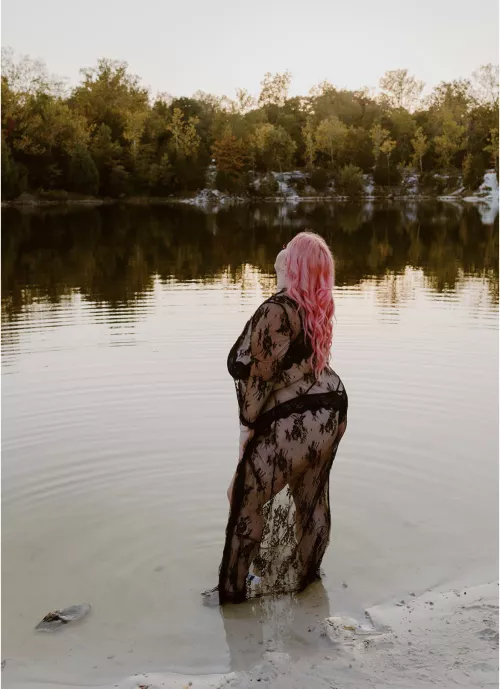 i need to be fucked so bad 😅 I’m so desperate I’d do anything and fuck anyone at this point I just need a cock in me..