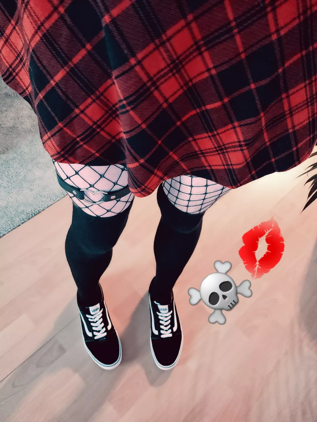 is emo/punk okay with you?🖤💋☠️