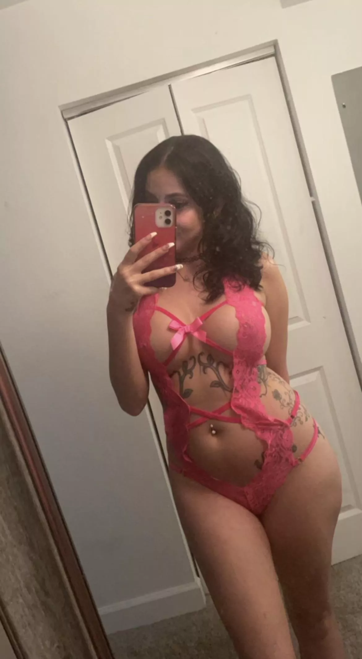 Just a super slut who needs help..😏