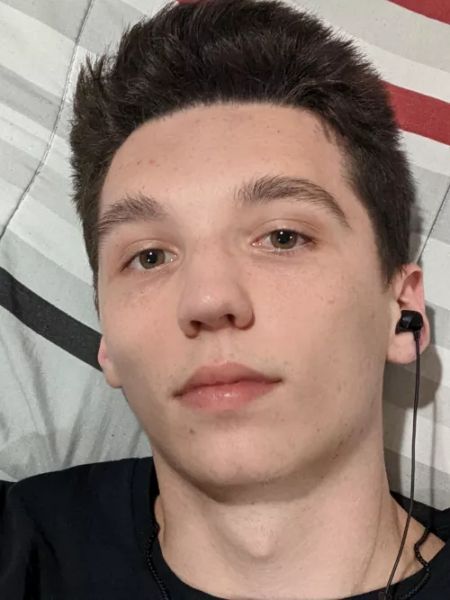 Just enjoying the last bit of my weekend. (: