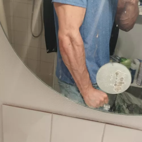 Lean forearms