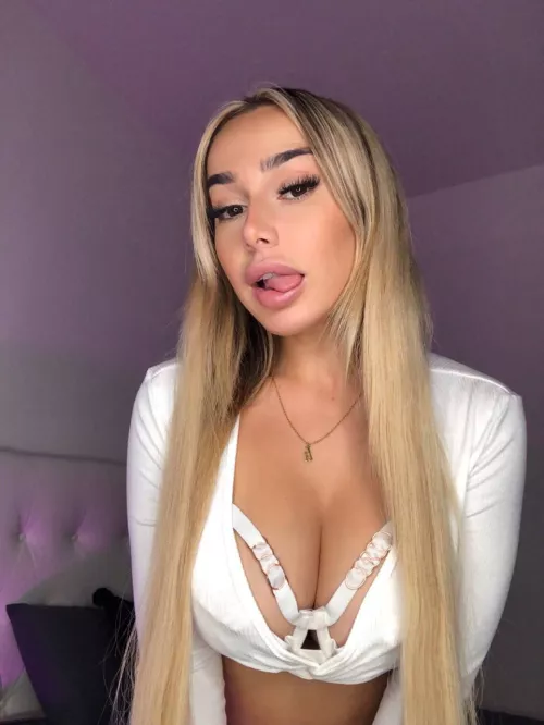 May I be your roommate with benefits ?